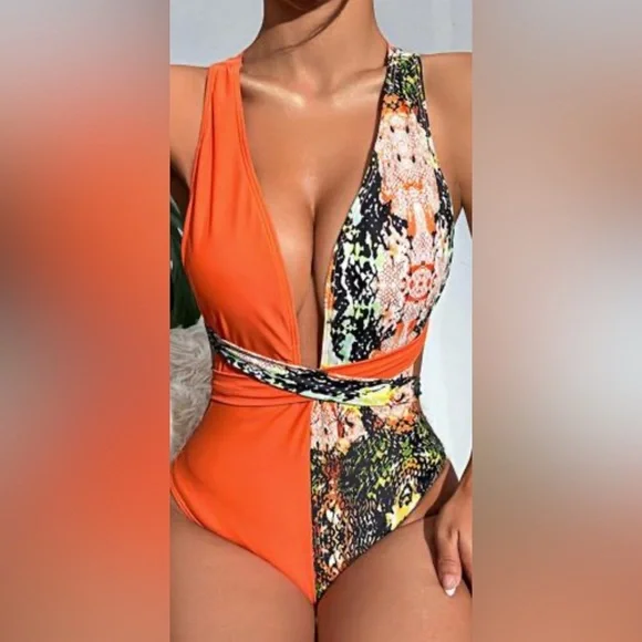 NWOT plunge neck one piece women’s swimsuit - Picture 1 of 3